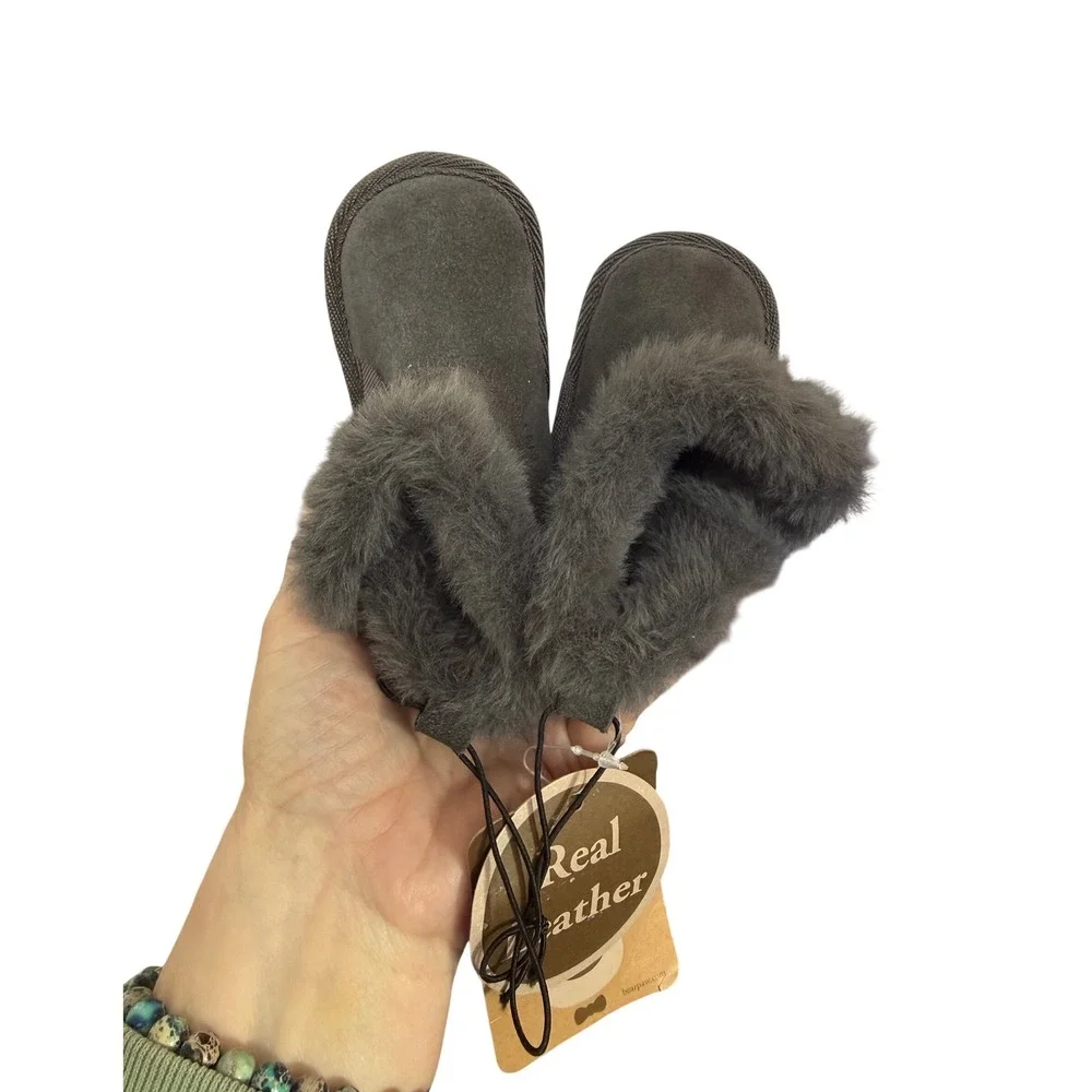 BearPaw NWT FLAWED Mismatch sizes 1 and 2‎ Infant Girls Gray Cozy